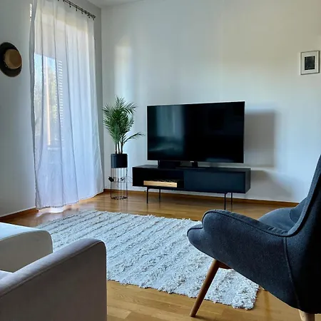Apartamento A Peaceful Three-room Near Pyhaejaervi Tampere